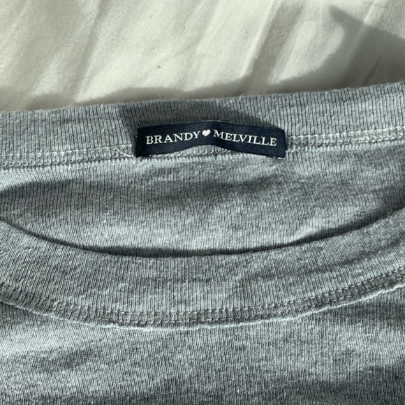 Brandy Melville Longsleeve - Picture 2 of 4